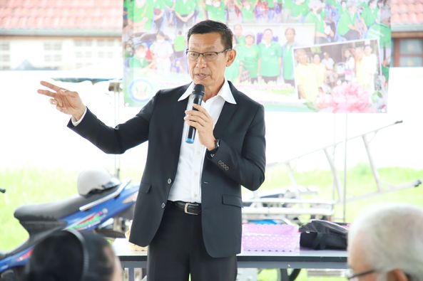 นายกแป๊ะพบปะชมรมผู้สูงอายุชุมชนเทศบาลฝั่งบางใบไม้ ตามโครงการ ... รูปภาพ 1