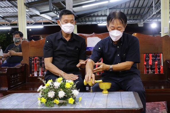 งานบำเพ็ญกุศลศพคุณพ่อไพศาล ทิวากรนิธิกุล อายุ ๗๒ ปี ณ วัดธรร ... Image 1