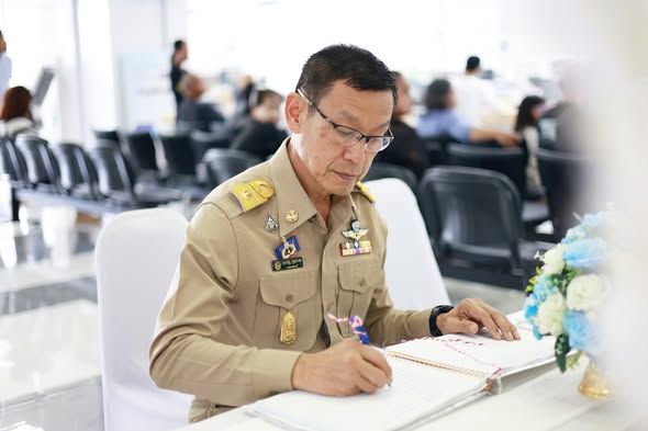 เทศบาลนครสุราษฎร์ธานี ถวายความอาลัยแด่สมเด็จพระนางเจ้าสิริกิ ... Image 2