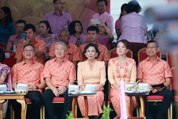 จังหวัดสุราษฎร์ธานี นำทูตวัฒนธรรม เรือพนมพระทางบก วัดบางใหญ่ ... Image 1