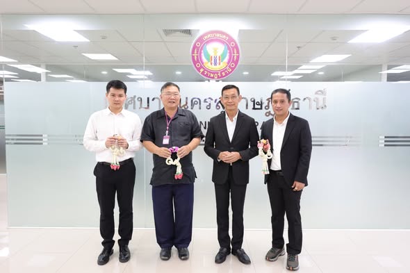 หัวหน้าส่วนราชการเข้าพบอวยพรปีใหม่คณะผู้บริหารเทศบาลนครสุราษ ... Image 1