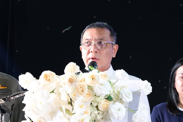 ชาวสุราษฎร์ธานี ร่วมกิจกรรมเฉลิมฉลองเคาท์ดาวน์ “วันส่งท้ายปี ... รูปภาพ 1