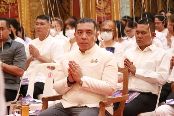 เทศบาลนครสุราษฎร์ธานี ร่วมพิธีสวดมนต์และปฏิบัติธรรมข้ามปีใหม ... Image 1