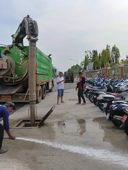 เทศบาลนครสุราษฎร์ธานี โดยสำนักช่าง ดำเนินงานด้านต่างๆเพื่อคว ... Image 1