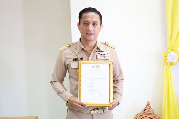 เทศบาลนครสุราษฎร์ธานี เข้ารับเกียรติบัตรหนังสือรับรองคุณภาพร ... Image 1