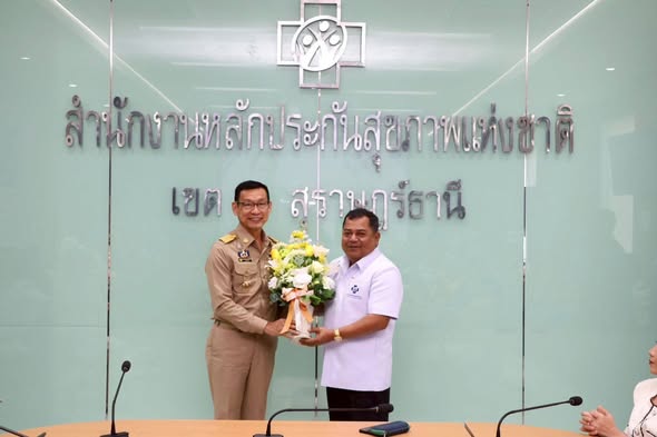 นายประเสริฐ บุญประสพ นายกเทศมนตรีนครสุราษฎร์ธานี พร้อมด้วยนา ... Image 1