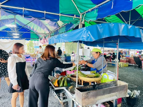 เชิญชวนเลือกซื้อสินค้า “ตลาดนัดวันอังคาร เทศบาลนครสุราษฎร์ธา ... รูปภาพ 1