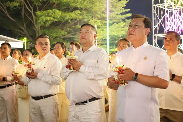 เทศบาลฯ ร่วมพิธีเจริญพระพุทธมนต์และเวียนเทียน เนื่องในวันมาฆ ... Image 1