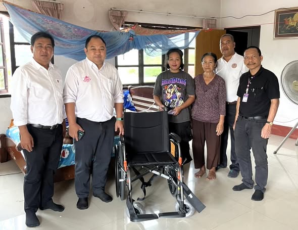 มอบรถเข็น (วีลแชร์) เพื่อช่วยเหลือผู้พิการ รูปภาพ 1