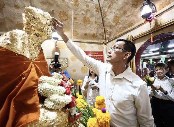 เปิดงาน ”ปิดทอง-สรงน้ำรูปเหมือนหลวงพ่อพัฒน์ นารโท" Image 1