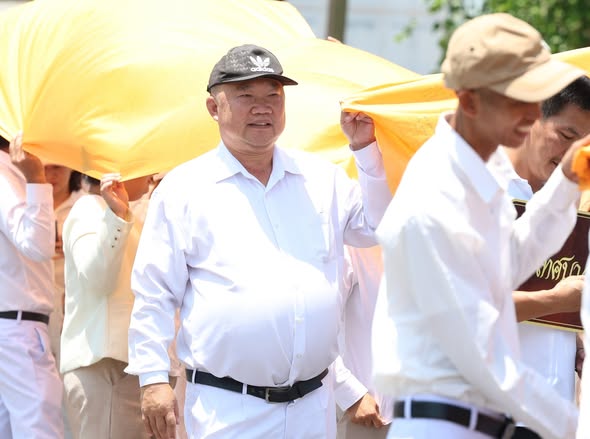 ขบวนแห่พระบฏและผ้าห่มพระธาตุศรีสุราษฎร์ ในงาน “แห่ผ้าห่มพระธ ... Image 1