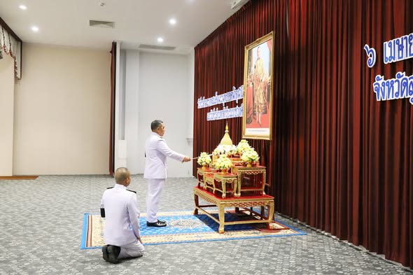 พิธีวางพานพุ่มเนื่องในวันที่ระลึกพระบาทสมเด็จพระพุทธยอดฟ้าจุ ... Image 1
