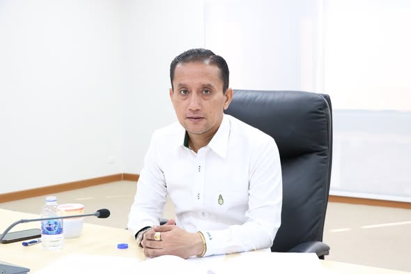 การประชุมคณะกรรมการตรวจร่างเทศบัญญัติเทศบาลนครสุราษฎร์ธานี เ ... Image 1