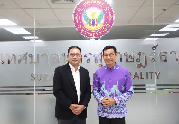 นายประเสริฐ บุญประสพ นายกเทศมนตรีนครสุราษฎร์ธานี ให้การต้อนร ... รูปภาพ 1