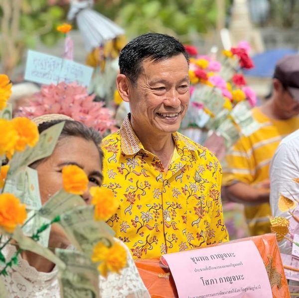 นายกแป๊ะ ร่วมพิธีทอดผ้าป่าสามัคคี สรงน้ำพระ ประจำปี 2567 ณ ว ... Image 1