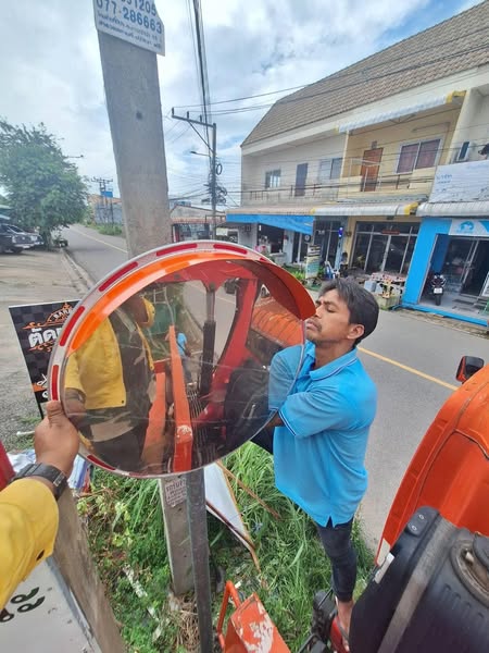 เทศบาลนครสุราษฎร์ธานี โดยสำนักช่าง ดำเนินงานด้านต่างๆ เพื่อค ... Image 1