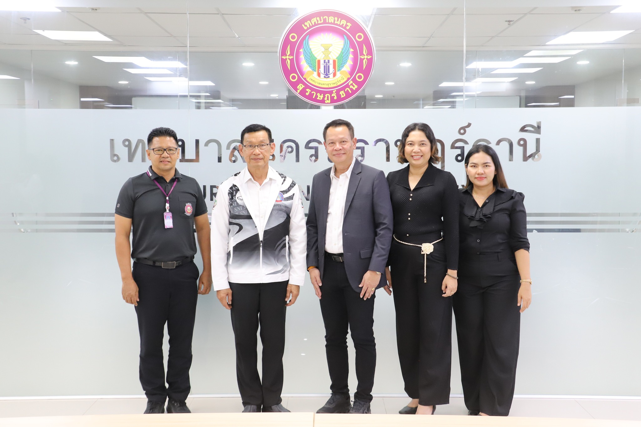เทศบาลฯ ต้อนรับผู้อำนวยการสำนักงานประชาสัมพันธ์ ที่ 5 จังหวั ... Image 1