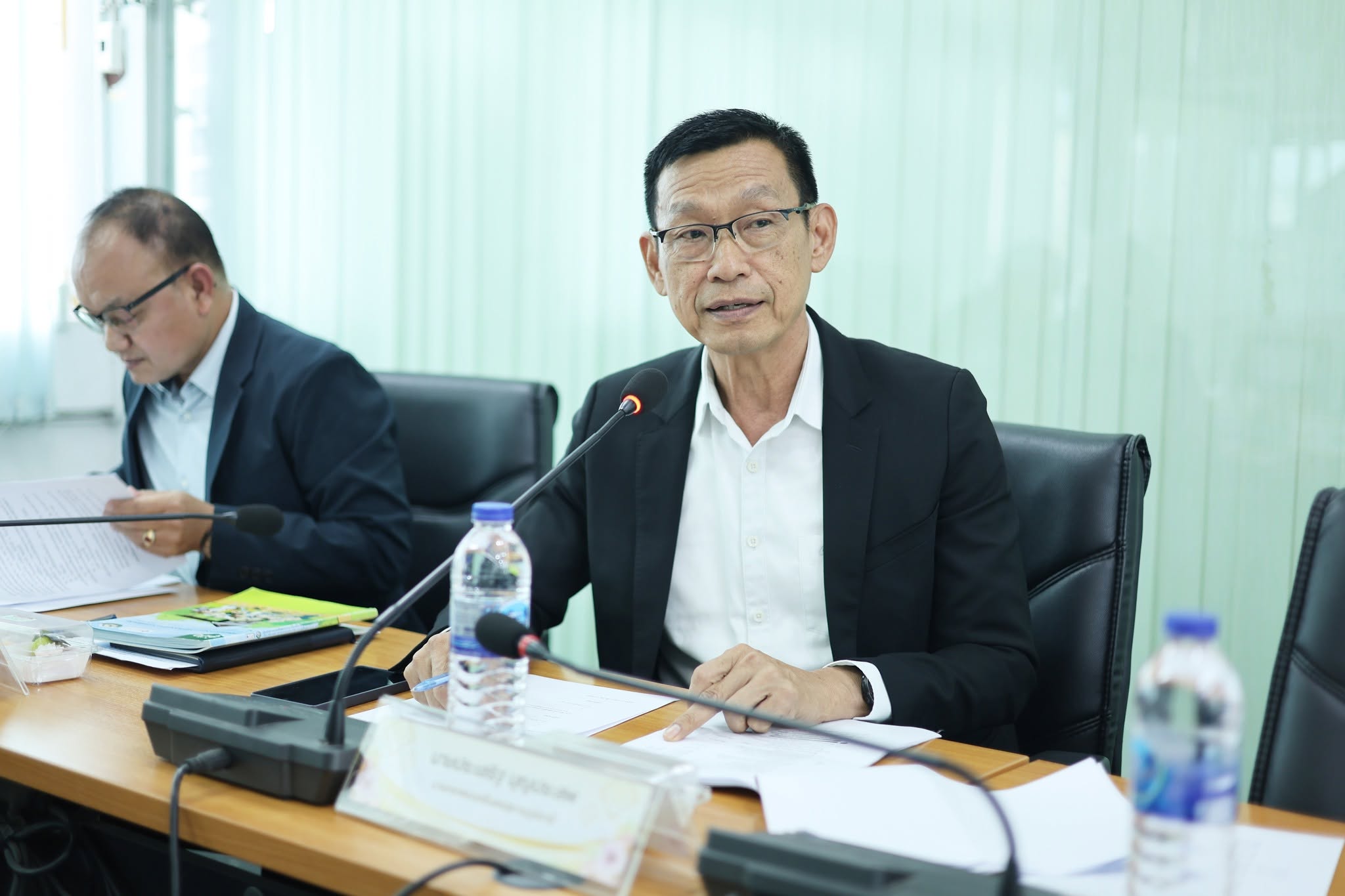 ประชุมหารือการคัดเลือกผู้ทรงคุณวุฒิและผู้แทนสถาบันการศึกษาให ... Image 1