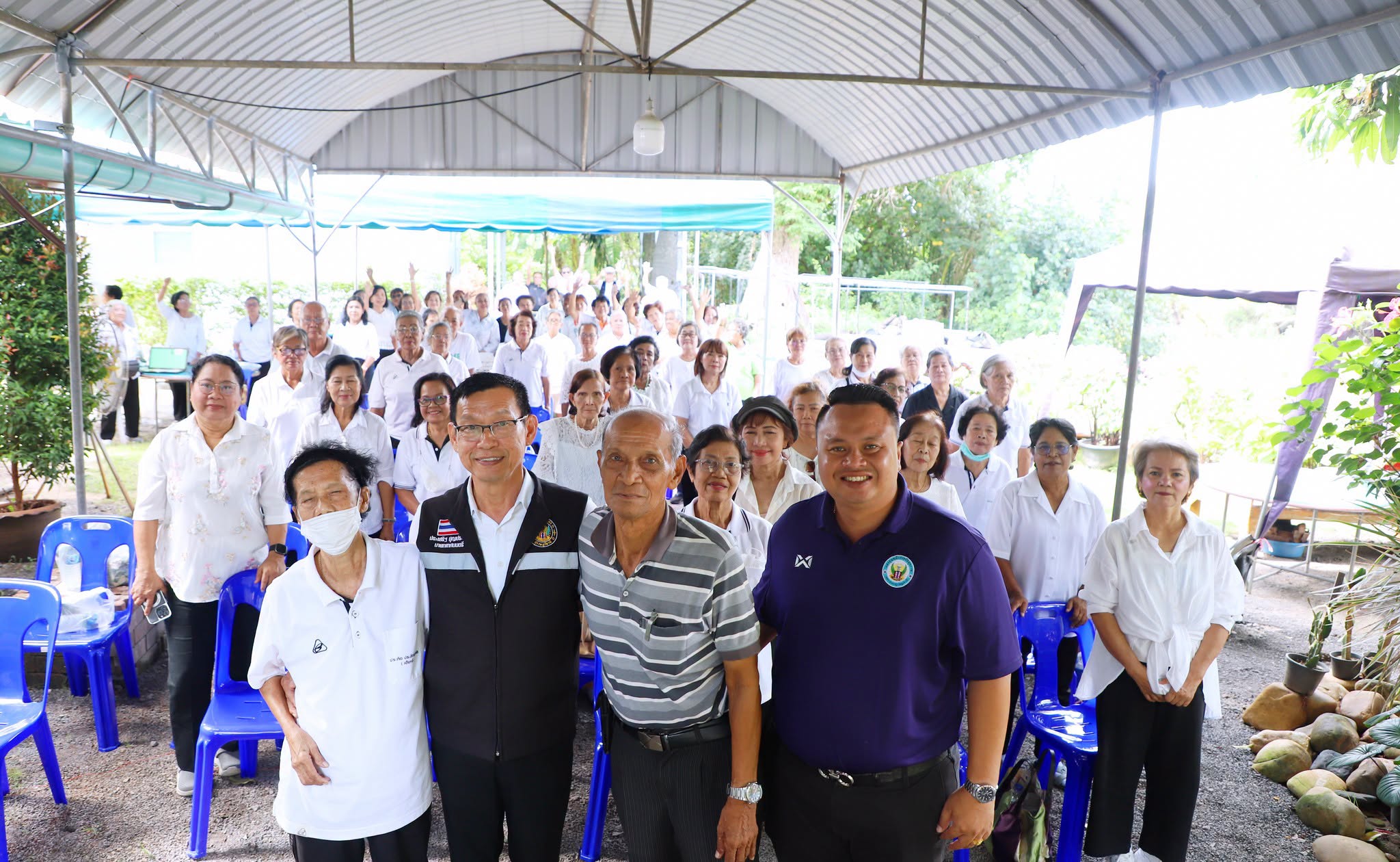 "ไม่ทิ้งใครไว้ข้างหลัง” นายกประเสริฐ ลงพื้นที่ พบปะผู้สูงวัย ... รูปภาพ 1