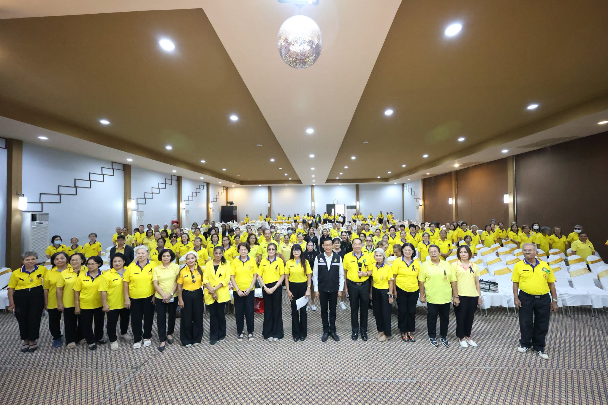 นายกเทศมนตรีฯพบปะผู้สูงวัยในชุมชนเขตเทศบาลนครสุราษฎร์ธานี รูปภาพ 1