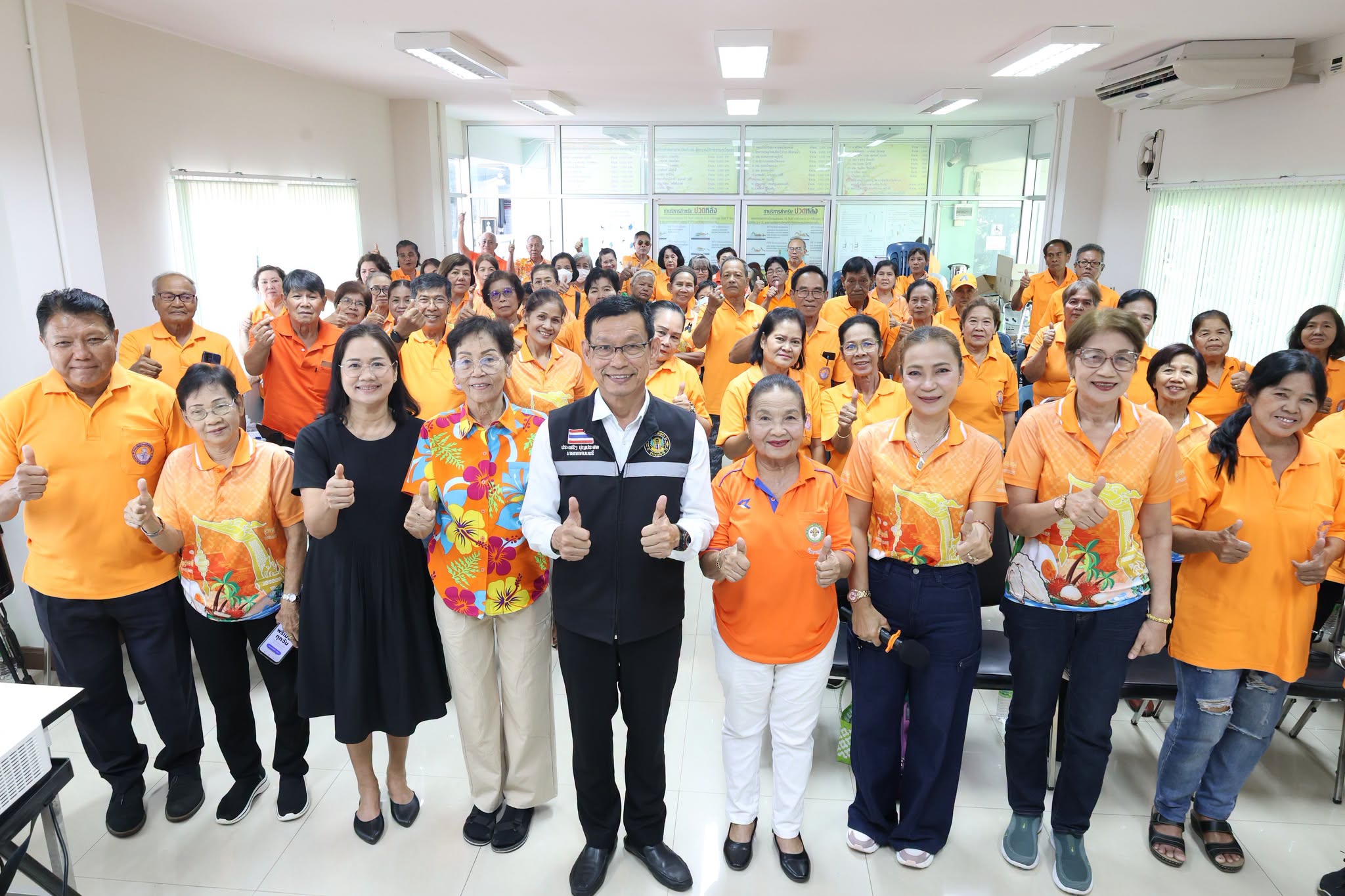 นายกเทศมนตรีฯ ลงพื้นที่พบปะผู้สูงวัย รูปภาพ 1