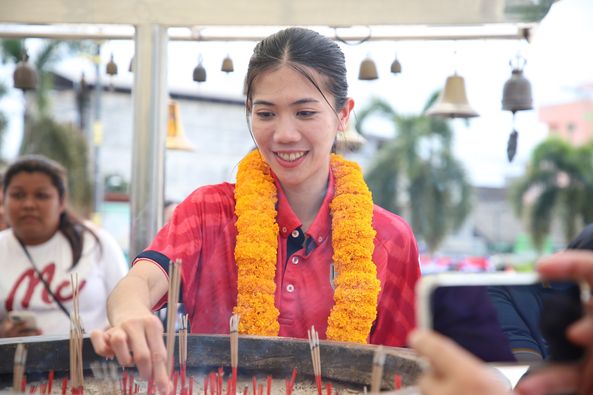 เทศบาลนครสุราษฎร์ธานี ร่วมต้อนรับ "น้องเทนนิส" เจ้าของเหรียญ ... Image 1