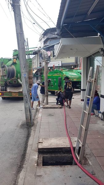 เทศบาลนครสุราษฎร์ธานี โดยสำนักช่าง ดำเนินงานด้านต่างๆ เพื่อค ... Image 1