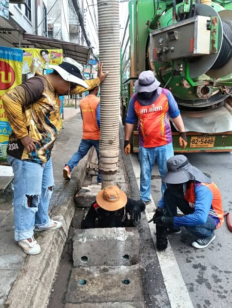 เทศบาลนครสุราษฎร์ธานี โดยสำนักช่าง ดำเนินงานด้านต่างๆเพื่อคว ... Image 1