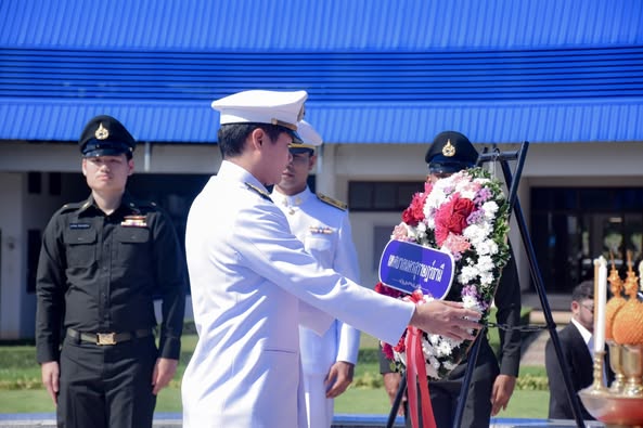 เทศบาลนครสุราษฎร์ธานี ร่วมวางพวงมาลาถวายสักการะ เนื่องในวันม ... Image 1