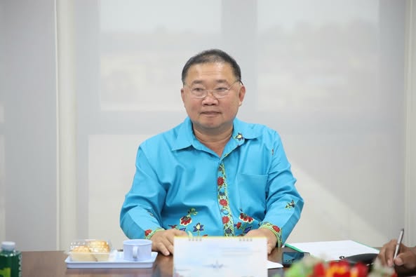 ประชุมแข่งขันเรือยาว ในงานประเพณีชักพระ - ทอดผ้าป่า และแข่งเ ... Image 1