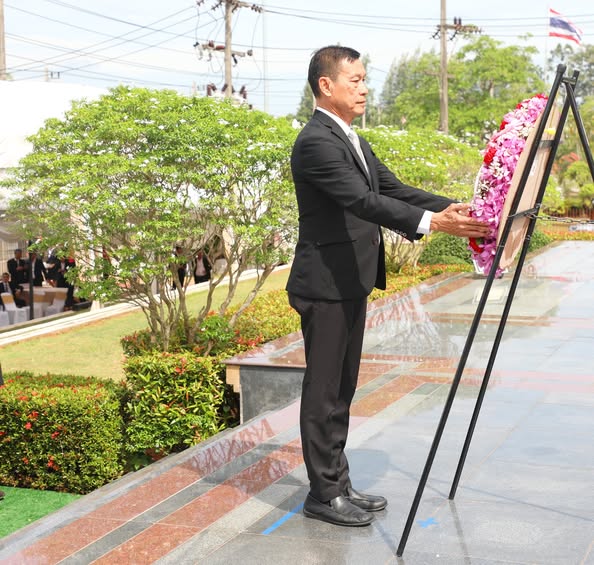 เทศบาลนครสุราษฎร์ธานี ร่วมพิธีวางพวงมาลา เนื่องในงาน "วันรพี ... Image 1