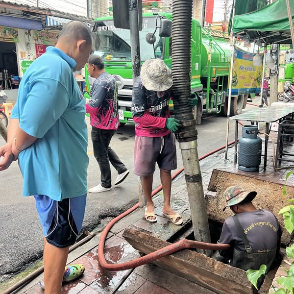 เทศบาลนครสุราษฎร์ธานี โดยสำนักช่าง ดำเนินงานด้านต่างๆเพื่อคว ... Image 1