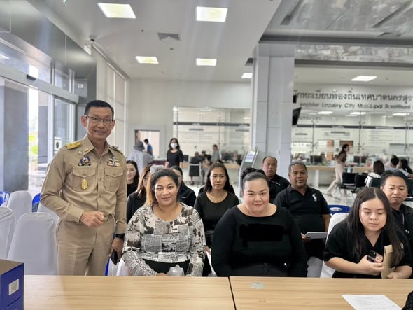 ลูกค้าแน่นทุกวัน !! นายกแป๊ะ ฝากบอก เทศบาลฯ รับลงทะเบียนยาวถ ... Image 1