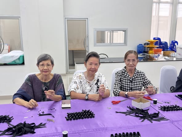 กิจกรรมทำริบบิ้นสีดำ วันที่ 12 พฤศจิกายน 2568 สำหรับแจกจ่ายใ ... Image 1