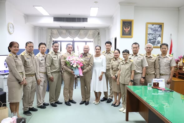 เทศบาลนครสุราษฎร์ธานี ร่วมให้การต้อนรับและแสดงความยินดีกับรอ ... Image 1