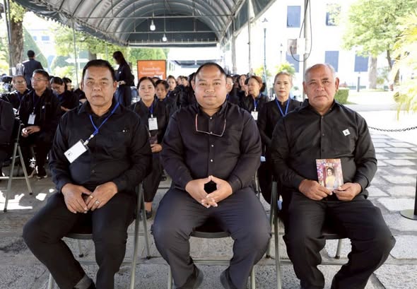 คณะกองทุนสวัสดิการชุมชนเทศบาลนครสุราษฎร์ธานี เข้ากราบถวายบัง ... Image 1