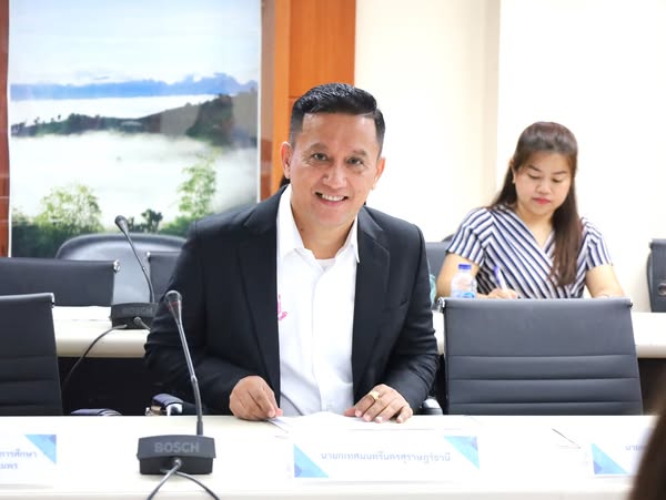 เทศบาลฯ ร่วมประชุมการดำเนินโครงการ "สุขภาพดีใต้ร่มพระบารมี"  ... Image 1