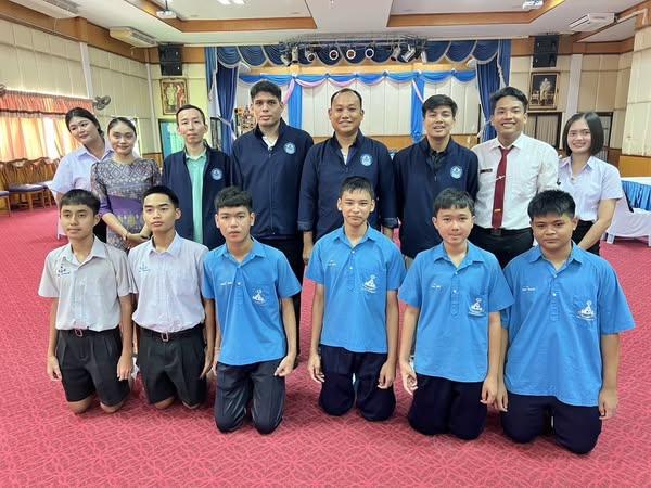 ขอแสดงความยินดีกับสุดยอดนักกีฬาอีสปอร์ต (เกม RoV) 2 ทีม จากโ ... Image 1