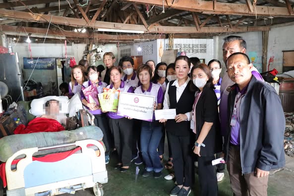 กองทุนสวัสดิการฯ ลงพื้นที่เยี่ยมสมาชิกกองทุนเพื่อเป็นขวัญ กำ ... Image 1