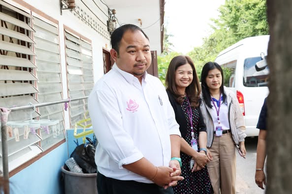 เทศบาลนครสุราษฎร์ธานี ร่วมลงพื้นที่มอบถุงยังชีพเครื่องอุปโภค ... Image 1