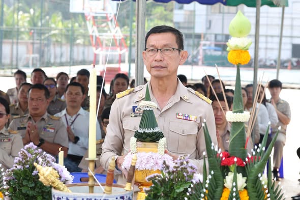 พิธีถอนศาลพระพรหม ภายในสำนักงานเทศบาลนครสุราษฎร์ธานี รูปภาพ 1
