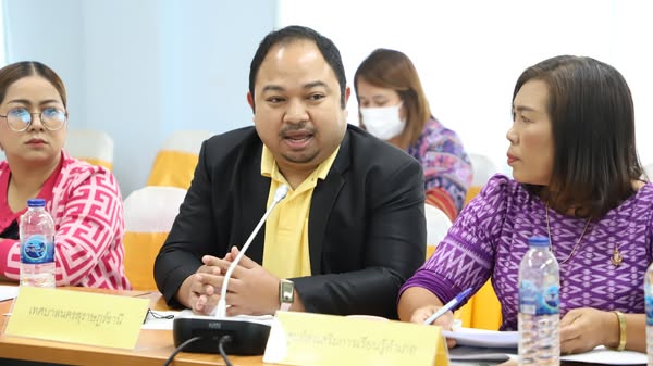 เทศบาลฯ ร่วมประชุมคณะอนุกรรมการส่งเสริมวิสาหกิจชุมชนอำเภอ คร ... Image 1