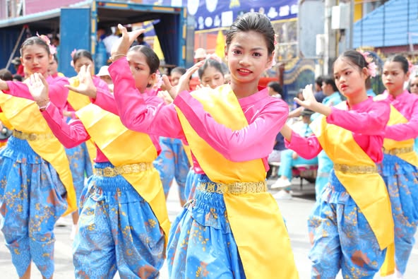 งานชักพระสุราษฎร์ แหล่งรวมความสวยงามในขบวนนางรำนางลาก Image 1