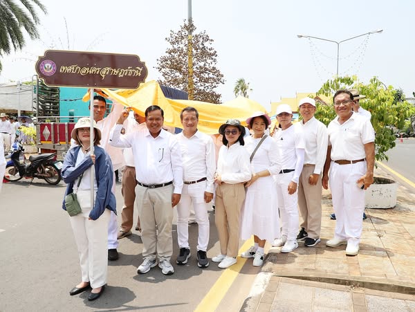ขบวนแห่พระบฏและผ้าห่มพระธาตุศรีสุราษฎร์ ในงาน “แห่ผ้าห่มพระธ ... รูปภาพ 1