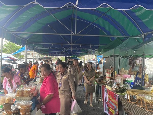 ขอเชิญชวนมาช้อปสินค้า “ตลาดนัดเทศบาลนครสุราษฎร์ธานี” วันอังค ... รูปภาพ 1