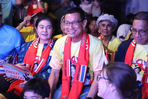 ชาวสุราษฎร์ธานี ร่วมเชียร์น้องเทนนิส นักเทควันโดหญิงทีมชาติไ ... Image 1