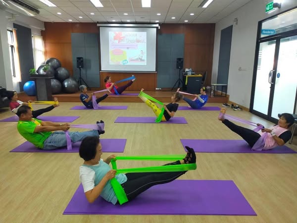เชิญชวนร่วมกิจกรรม “พิลาทิสด้วย Theraband” คลินิกสร้างเสริมส ... รูปภาพ 1