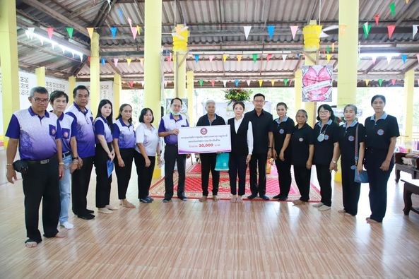 นายกแป๊ะ ร่วมมอบเงิน 30,000 บาท แก่สมาชิกกองทุนสวัสดิการชุมช ... Image 1