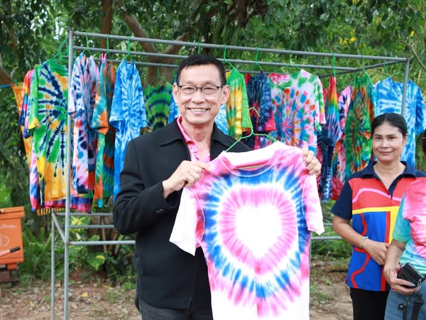 นายกแป๊ะ ลงพื้นติดตามโครงการเงินอุดหนุนส่งเสริมอาชีพชุมชนในเ ... Image 1