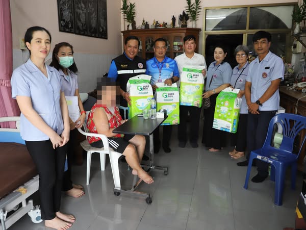เทศบาลฯ ลงพื้นที่ให้กำลังใจและมอบผ้าอ้อมผู้ใหญ่ Image 1
